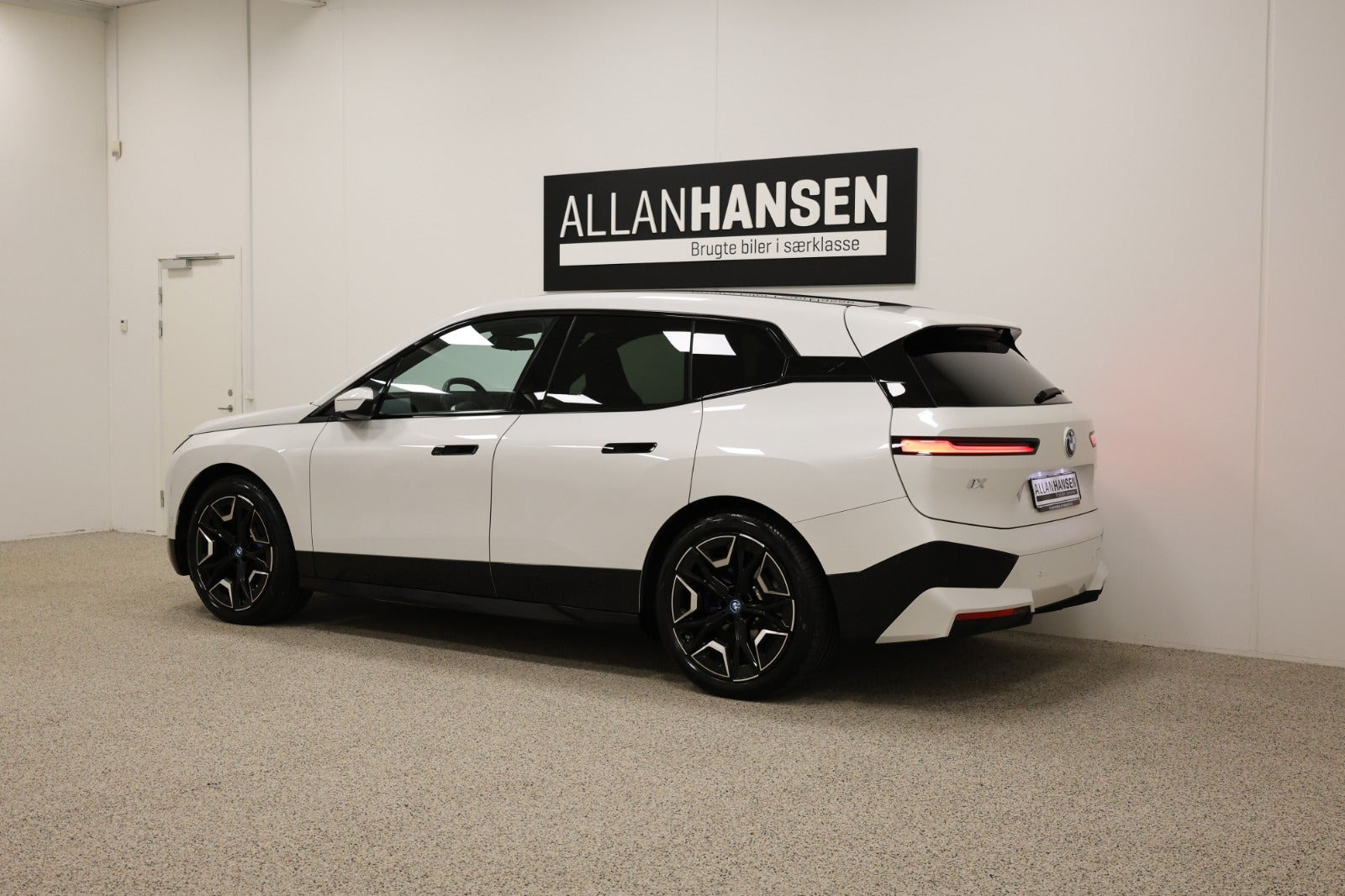Hvid BMW iX fra 2023