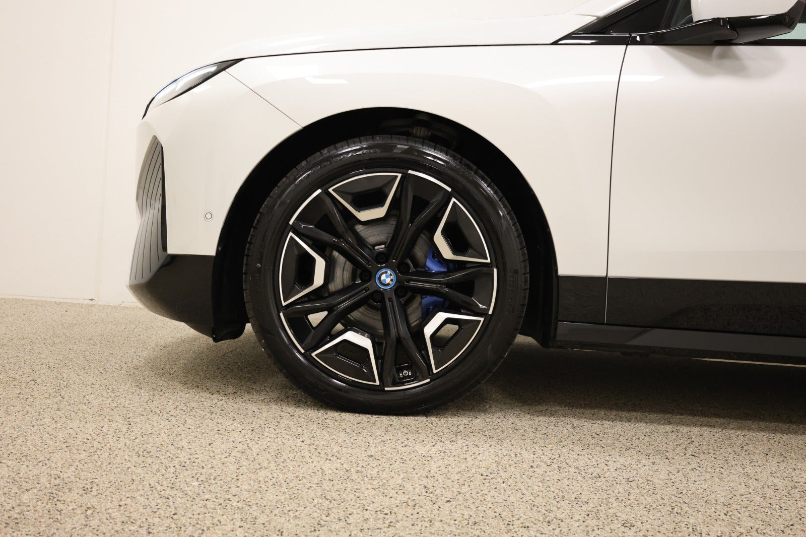 Hvid BMW iX fra 2023