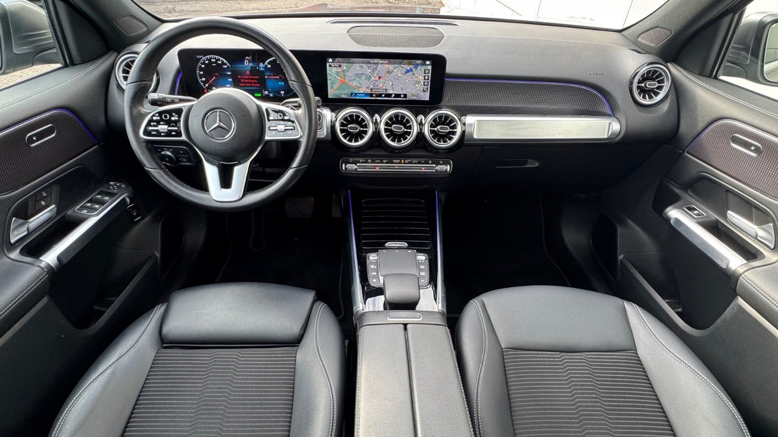 Grå Mercedes EQB350 fra 2023