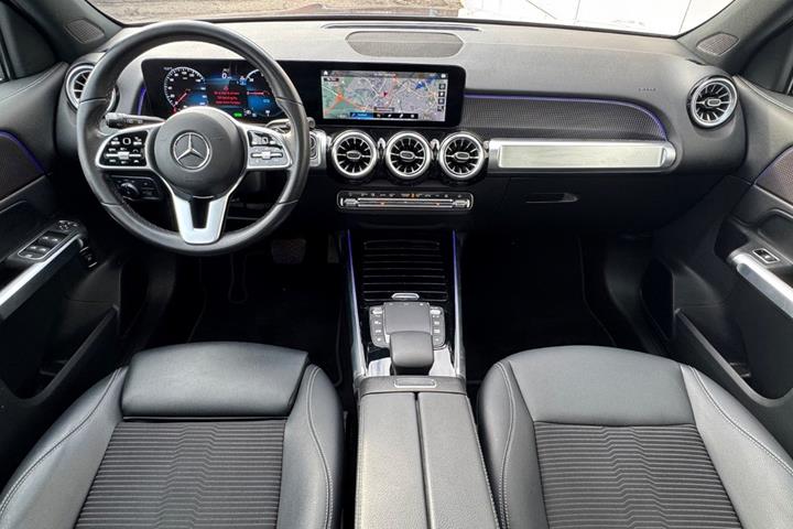 Grå Mercedes EQB350 fra 2023