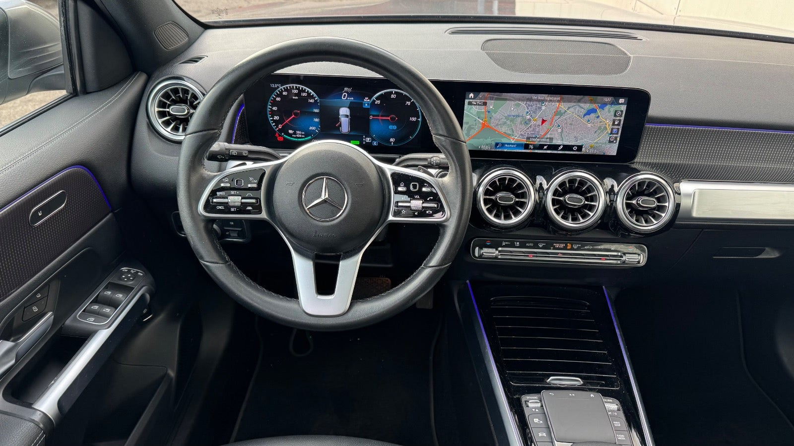 Grå Mercedes EQB350 fra 2023