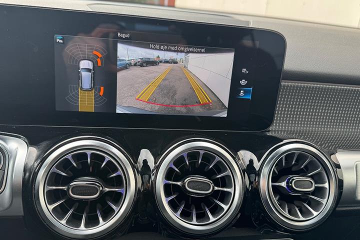 Grå Mercedes EQB350 fra 2023