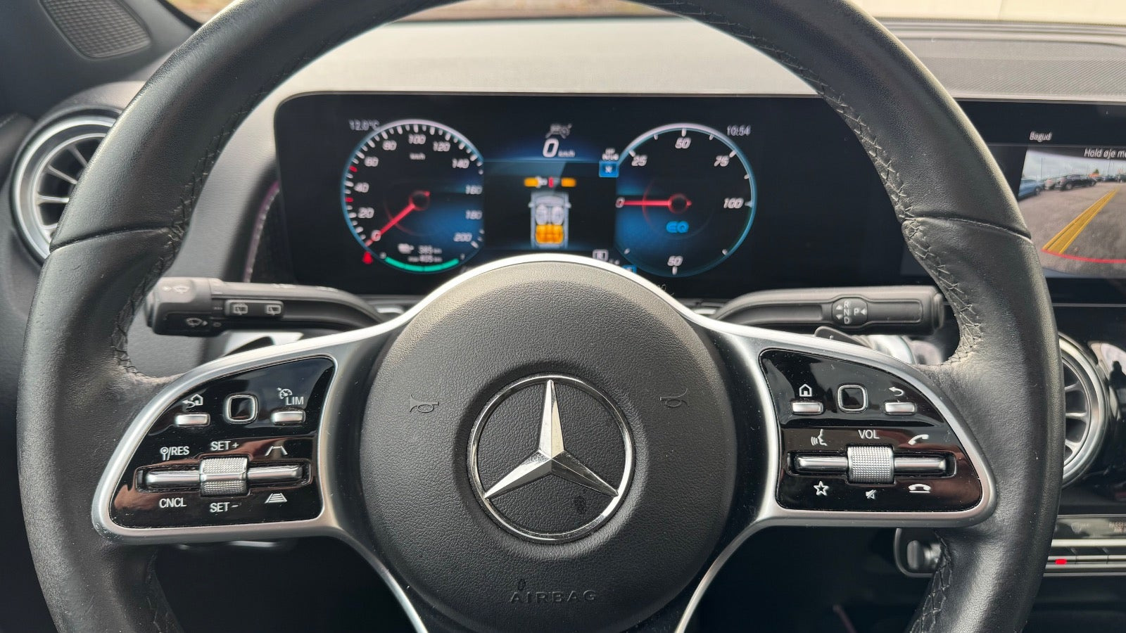 Grå Mercedes EQB350 fra 2023