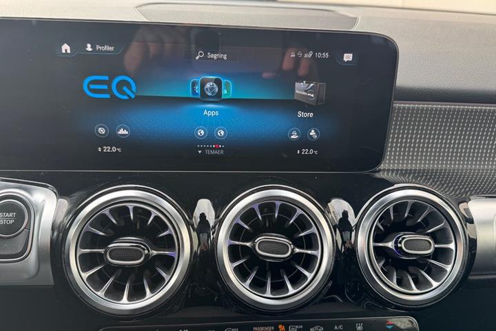 Grå Mercedes EQB350 fra 2023