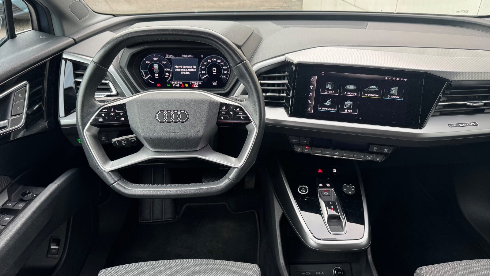 Grå Audi Q4 e-tron fra 2023