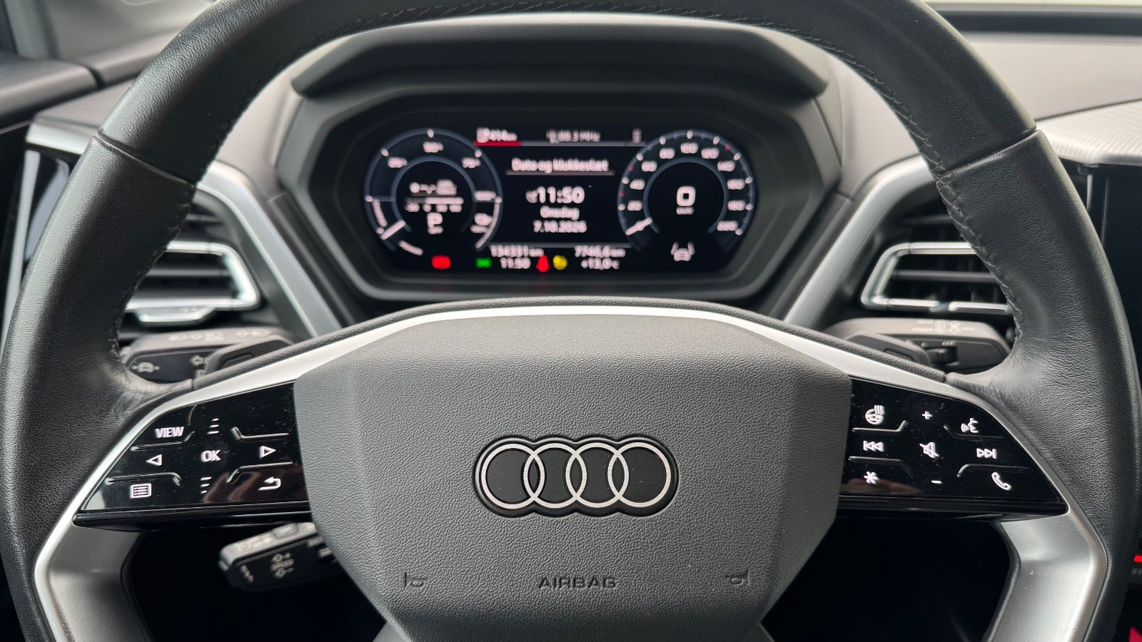 Grå Audi Q4 e-tron fra 2023