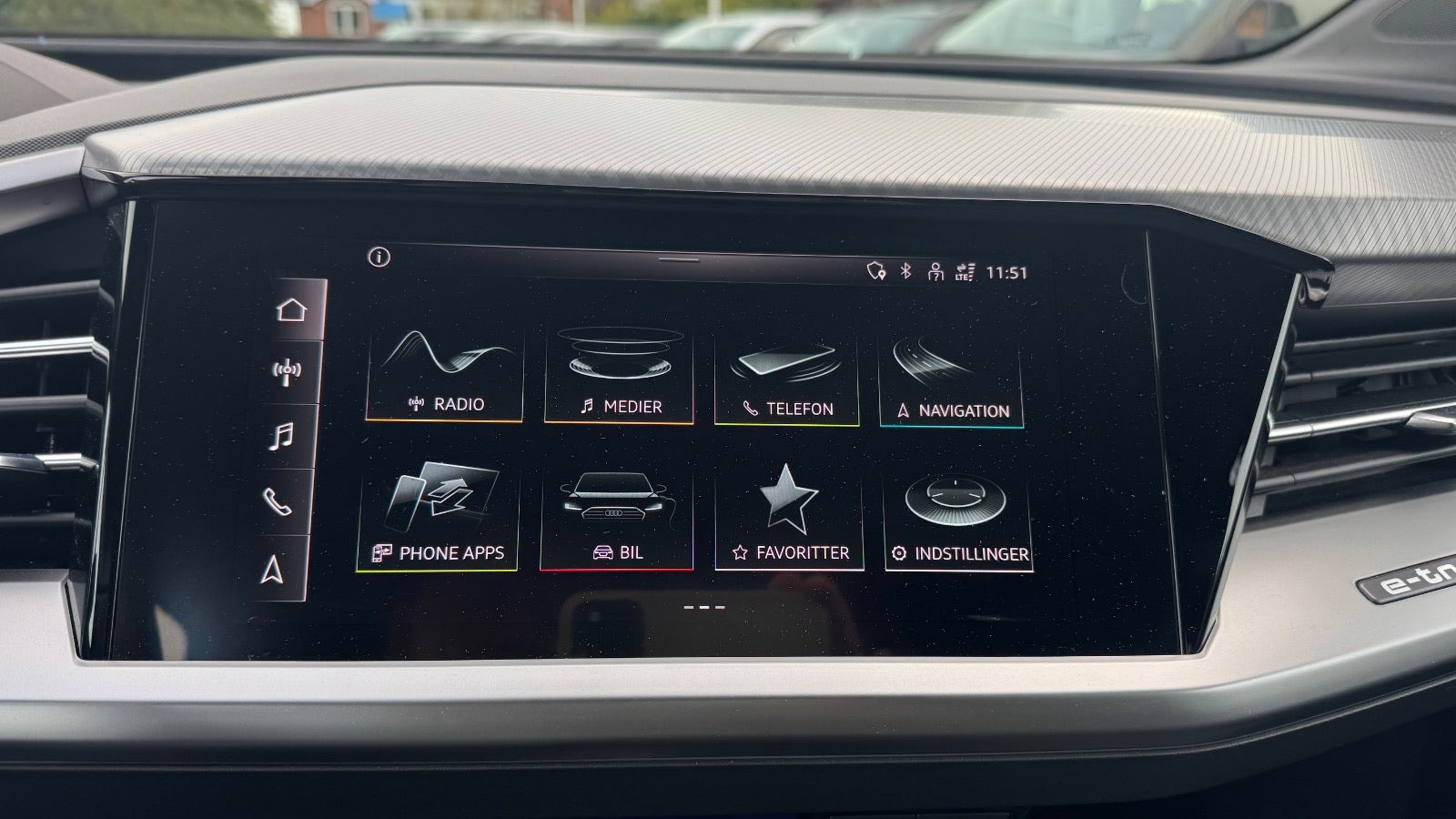 Grå Audi Q4 e-tron fra 2023
