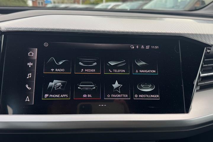 Grå Audi Q4 e-tron fra 2023