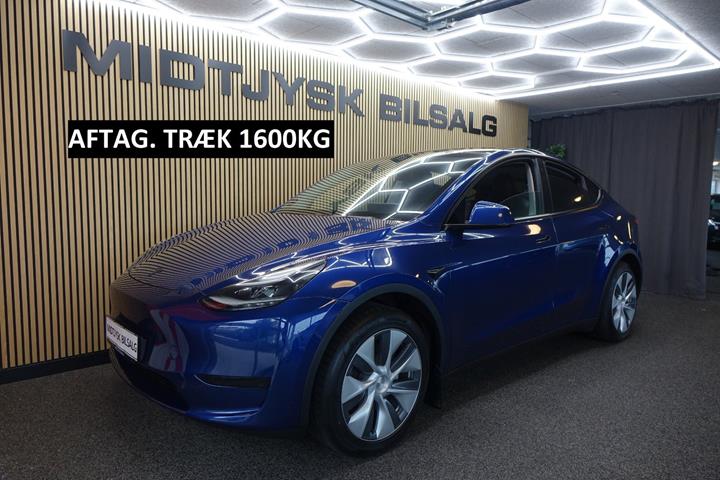 Blå Tesla Model Y fra 2023