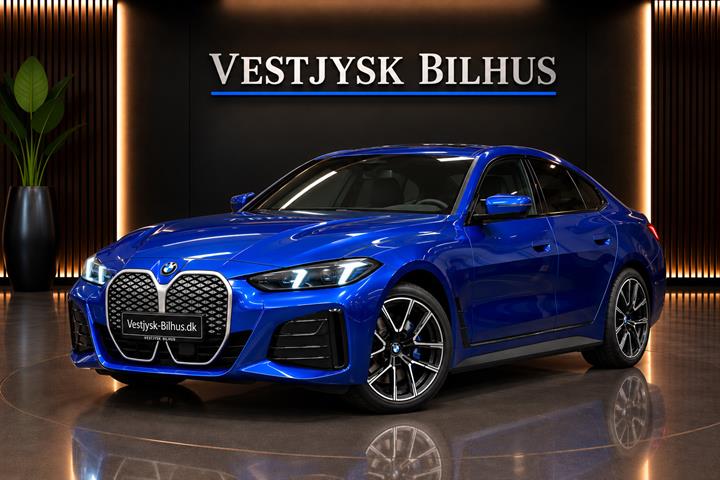 Blå BMW i4 fra 2025