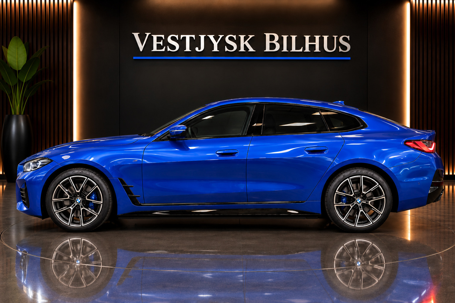 Blå BMW i4 fra 2025