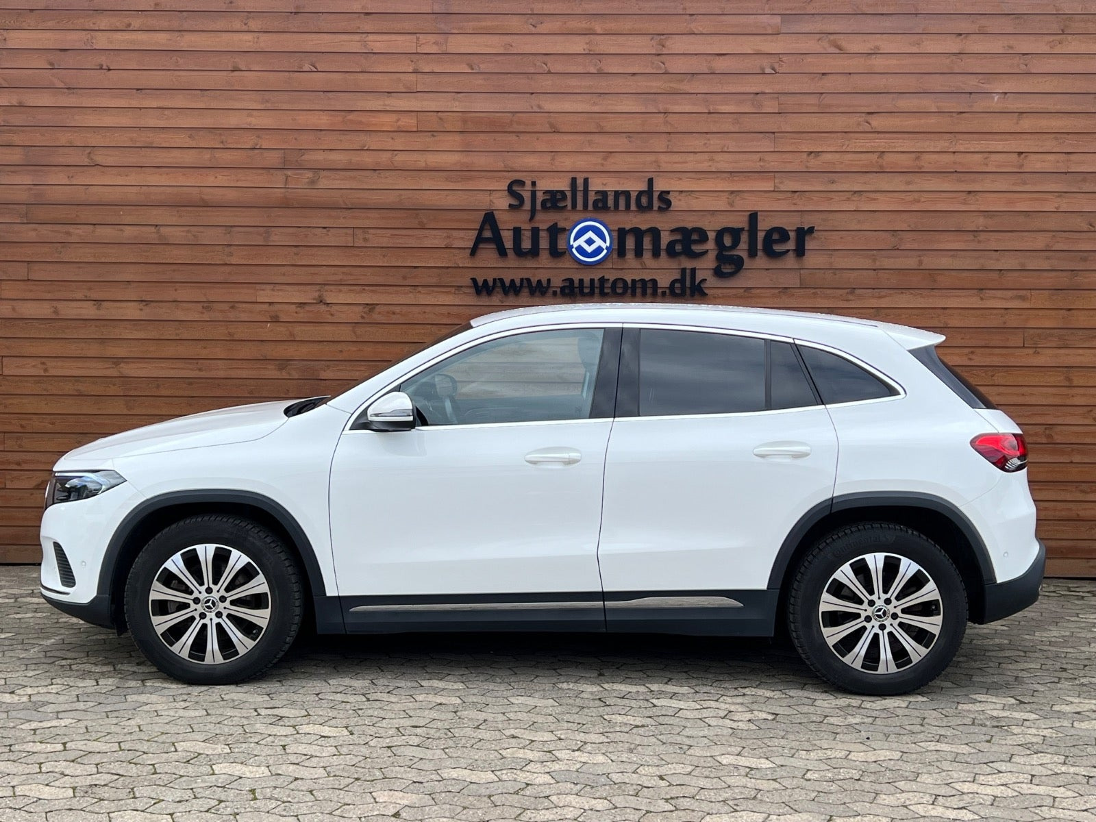 Hvid Mercedes EQA250 fra 2023