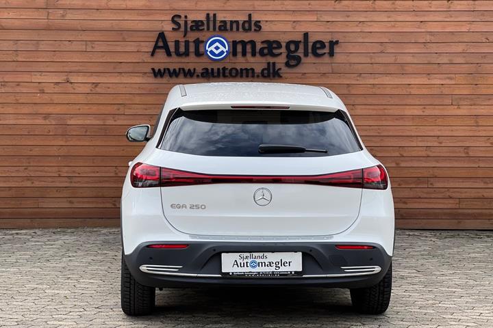 Hvid Mercedes EQA250 fra 2023