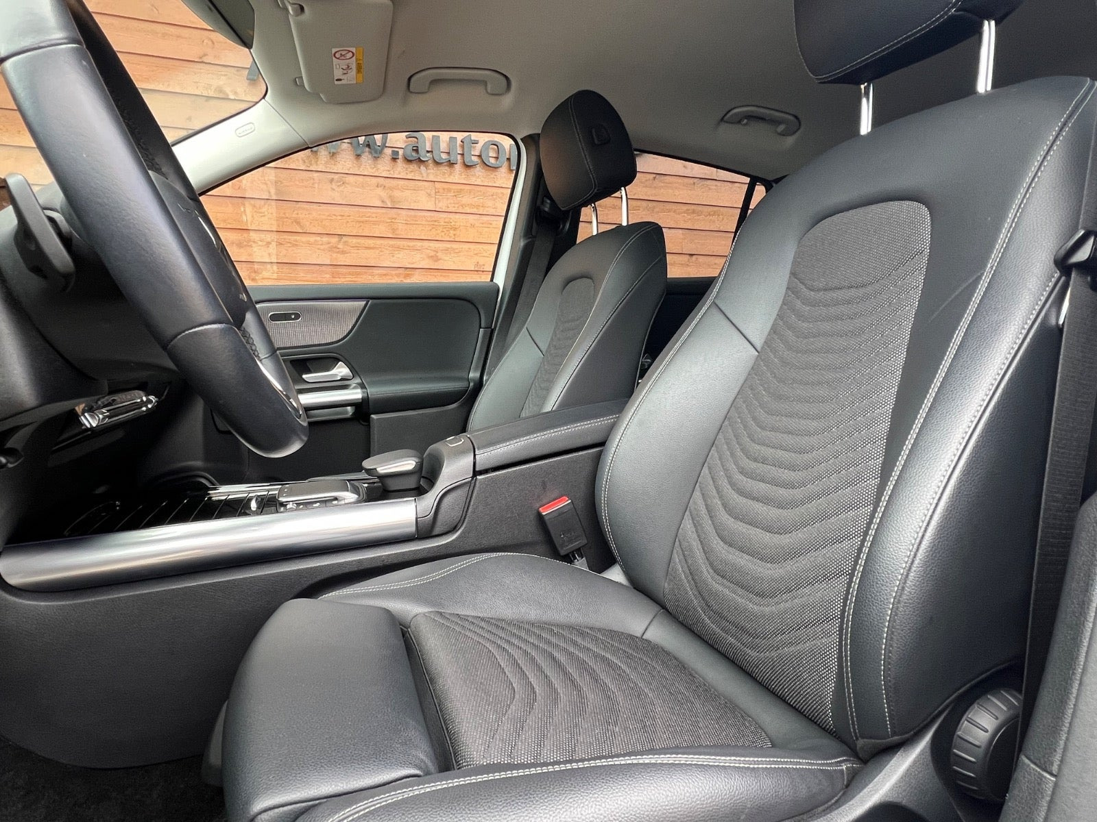 Hvid Mercedes EQA250 fra 2023