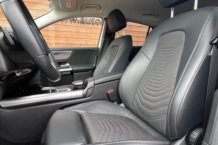 Hvid Mercedes EQA250 fra 2023