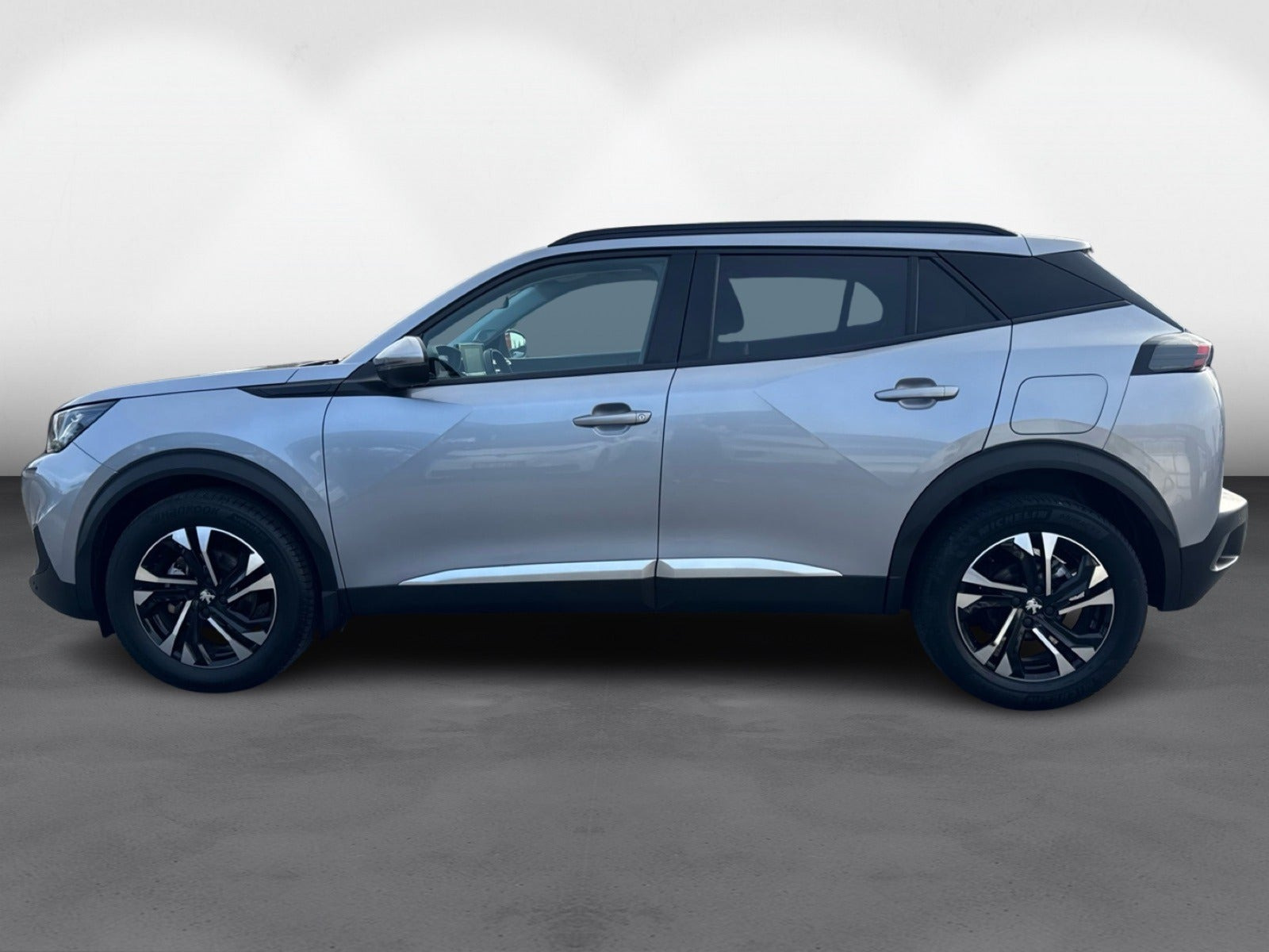 Grå Peugeot 2008 fra 2020