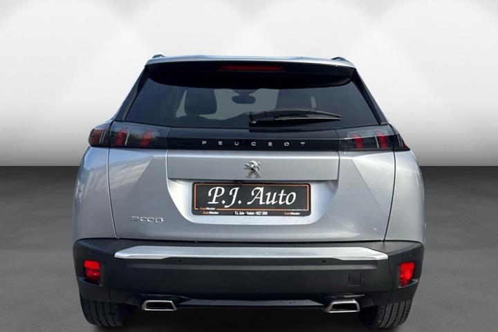Grå Peugeot 2008 fra 2020