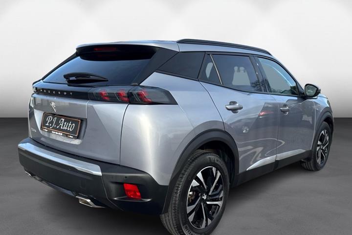Grå Peugeot 2008 fra 2020
