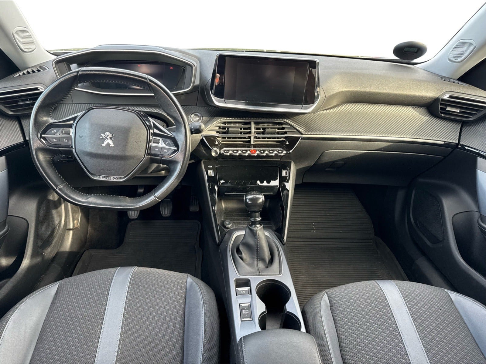Grå Peugeot 2008 fra 2020