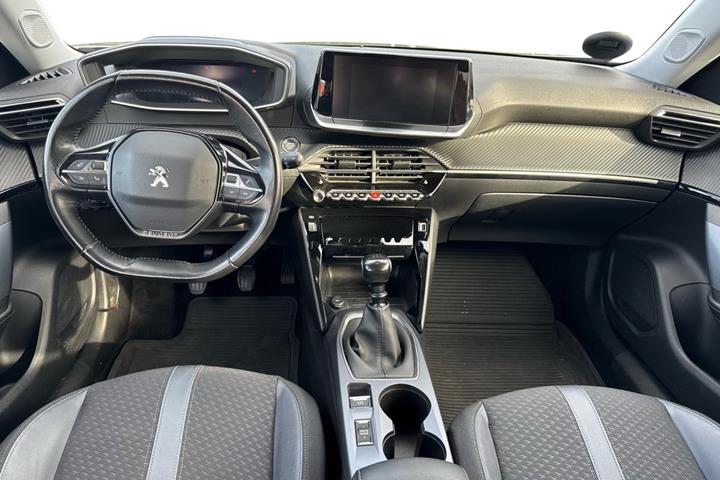 Grå Peugeot 2008 fra 2020