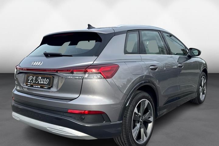 Grå Audi Q4 e-tron fra 2024
