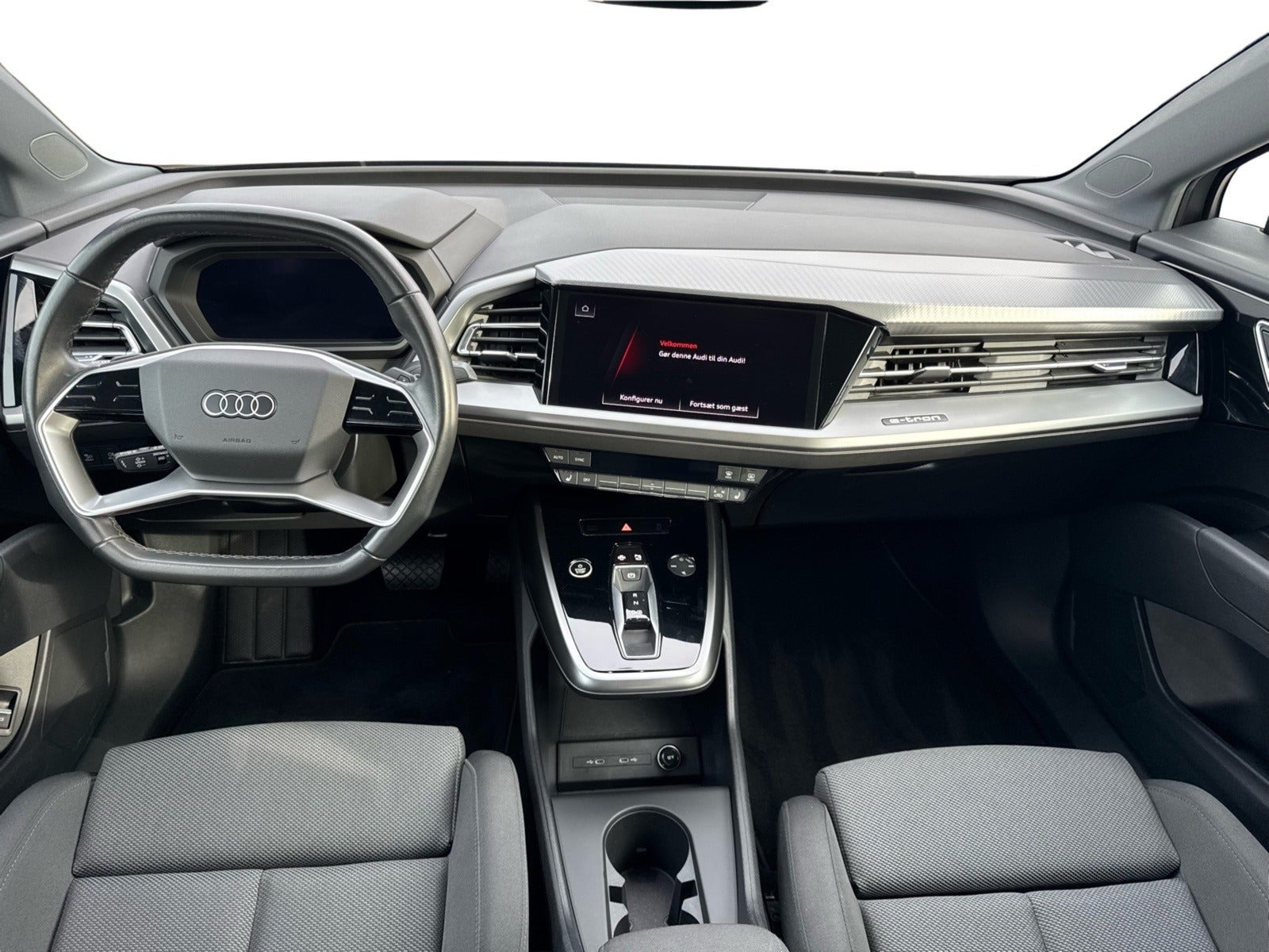 Grå Audi Q4 e-tron fra 2024