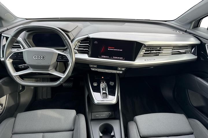 Grå Audi Q4 e-tron fra 2024