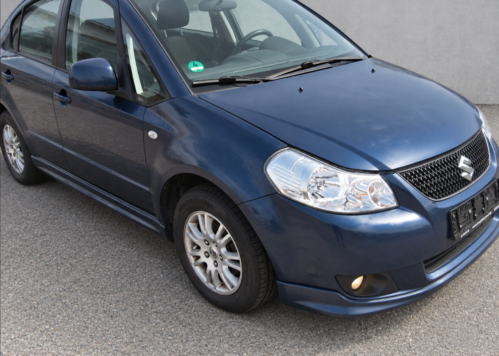 Blå Suzuki SX4 fra 2011