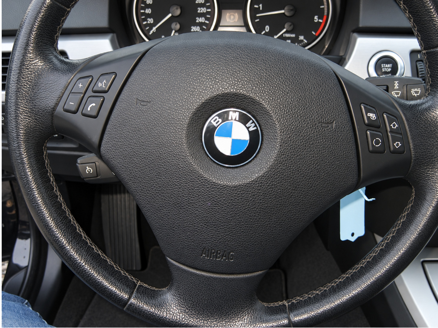 Sort BMW 325d fra 2007