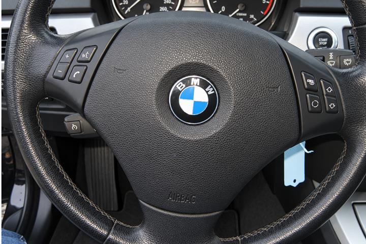Sort BMW 325d fra 2007