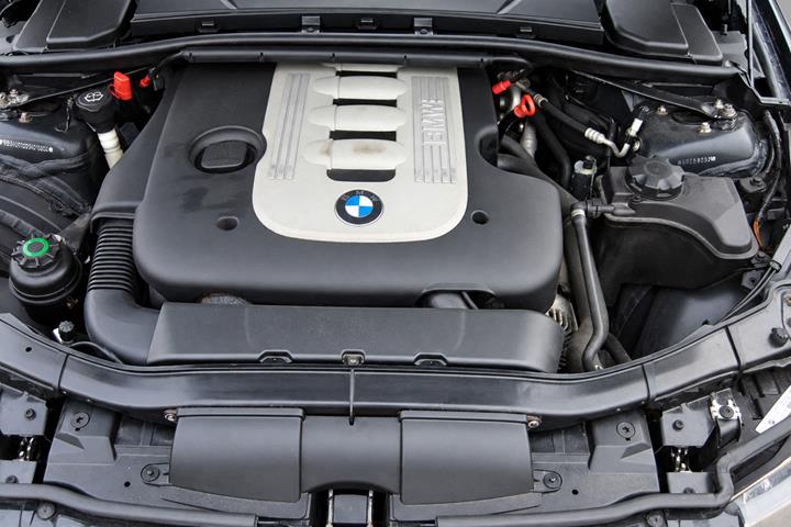 Sort BMW 325d fra 2007