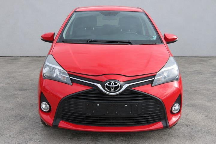 Rød Toyota Yaris fra 2015
