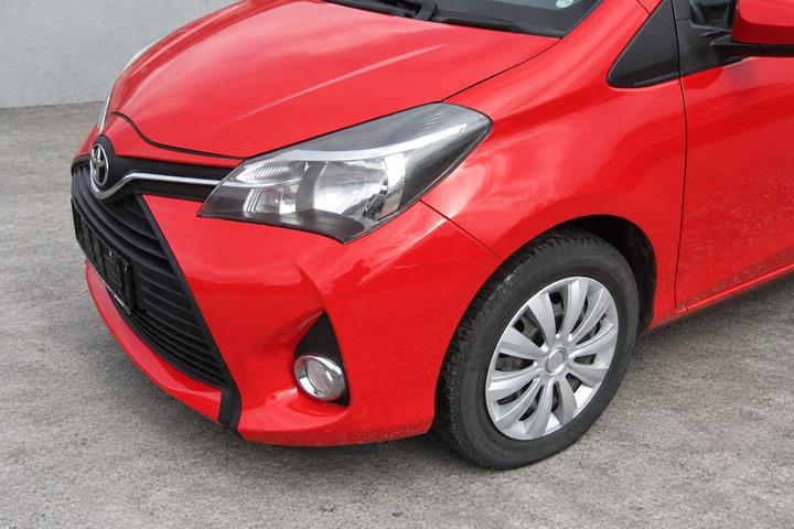 Rød Toyota Yaris fra 2015
