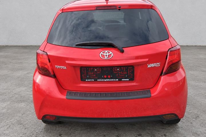 Rød Toyota Yaris fra 2015