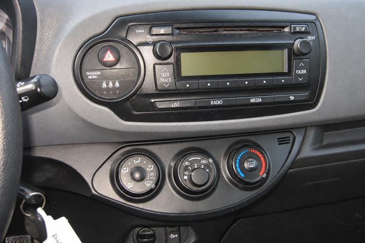 Rød Toyota Yaris fra 2015