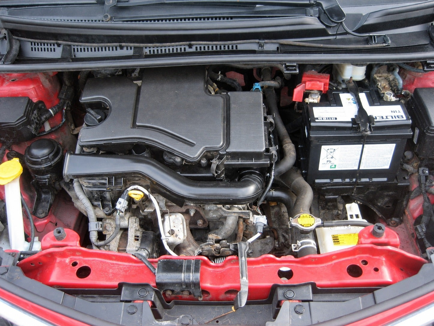 Rød Toyota Yaris fra 2015