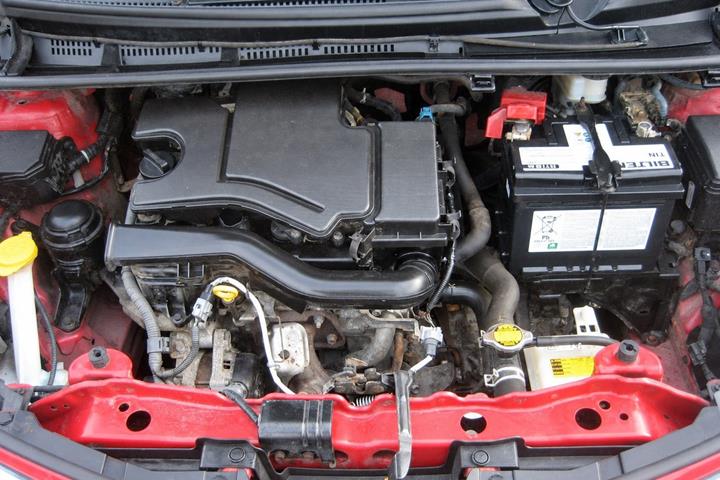 Rød Toyota Yaris fra 2015