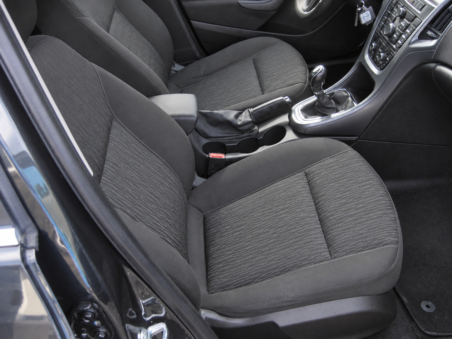 Sort Opel Astra fra 2015