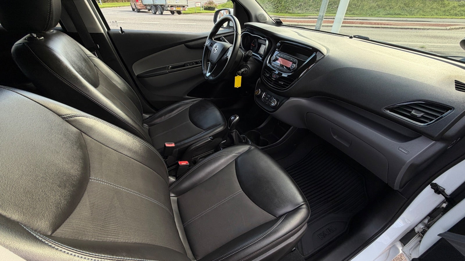 Hvid Opel Karl fra 2016