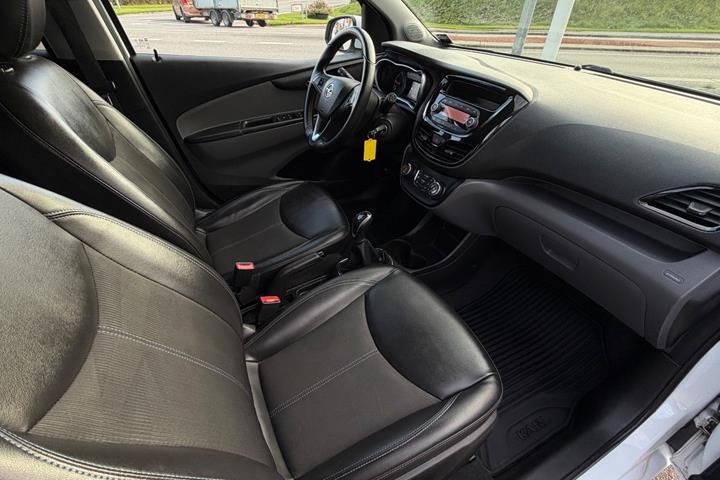 Hvid Opel Karl fra 2016