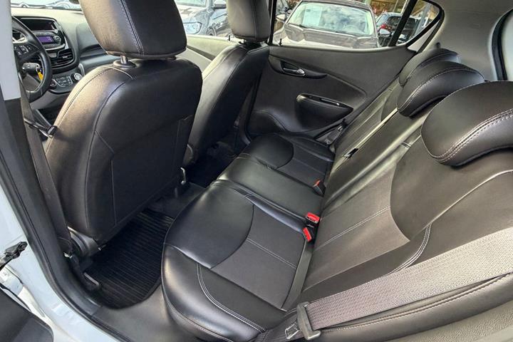 Hvid Opel Karl fra 2016