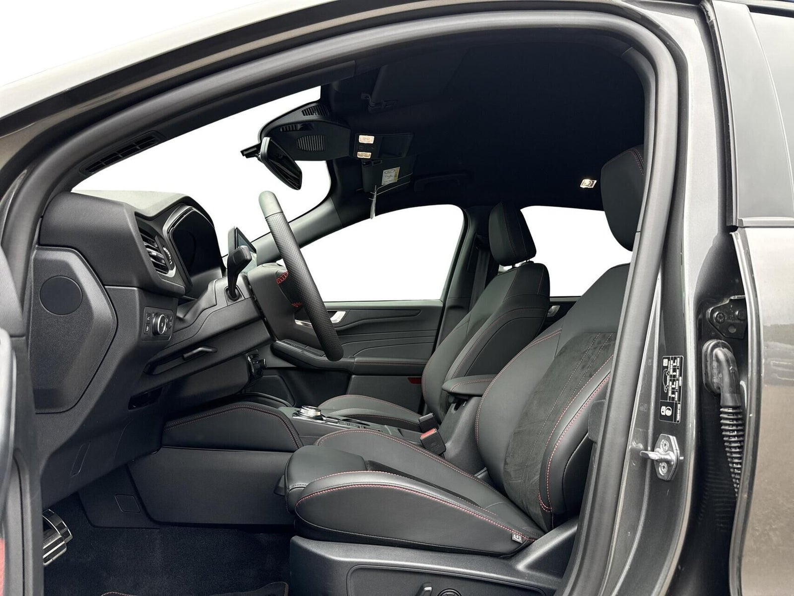 Grå Ford Kuga fra 2025