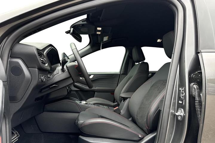 Grå Ford Kuga fra 2025