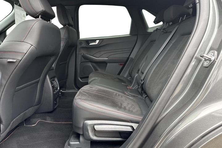 Grå Ford Kuga fra 2025