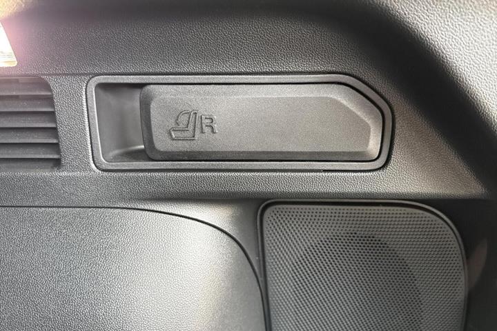 Grå Ford Kuga fra 2025