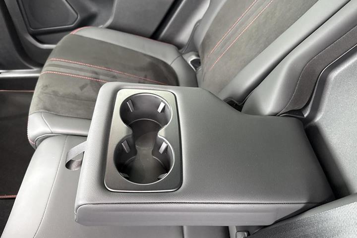 Grå Ford Kuga fra 2025