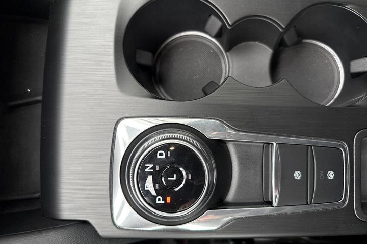 Grå Ford Kuga fra 2025