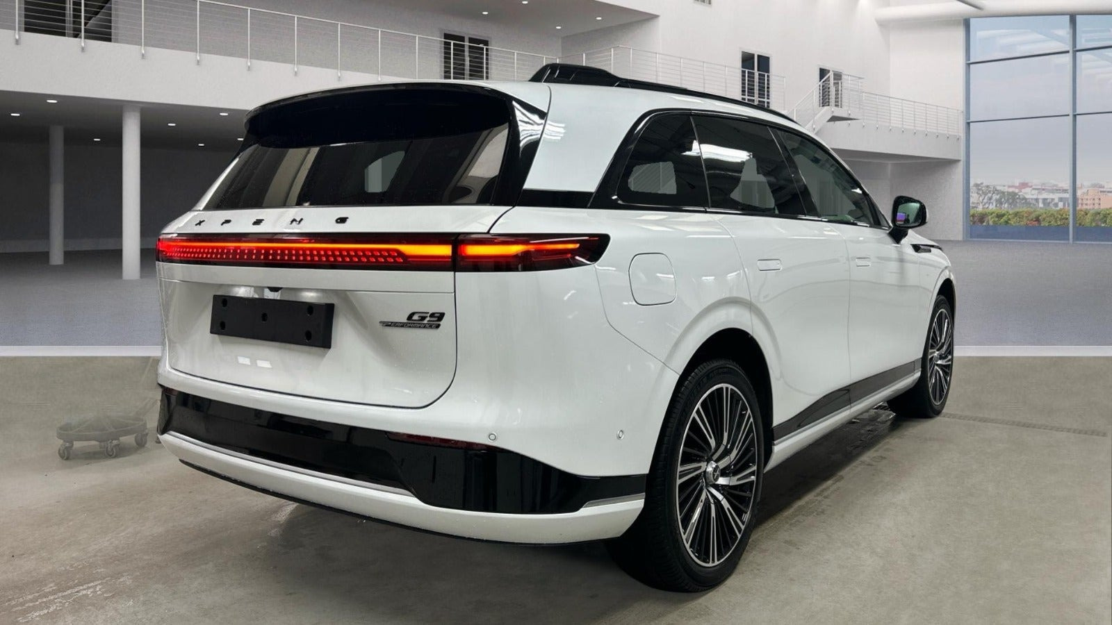 Hvid Xpeng G9 fra 2023