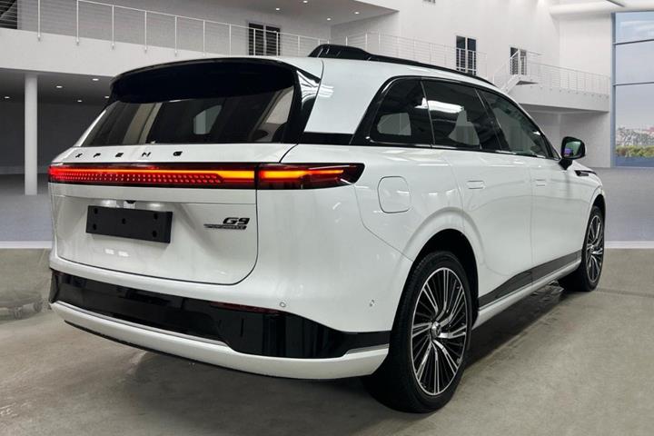 Hvid Xpeng G9 fra 2023