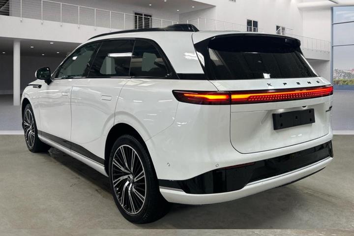 Hvid Xpeng G9 fra 2023